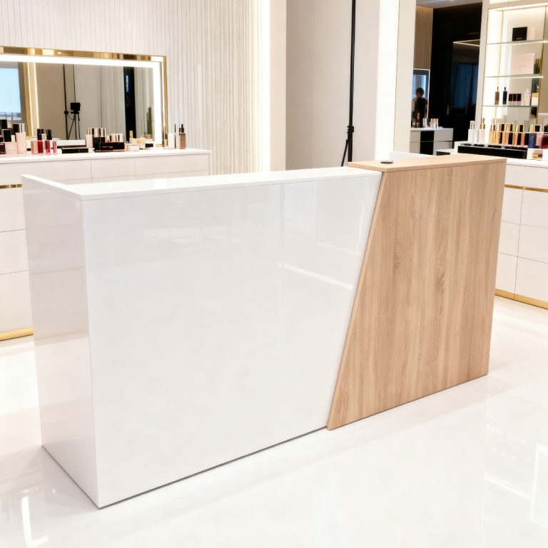 Empfangstresen für Kosmetikstudio mit modernem Design und stilvoller Front