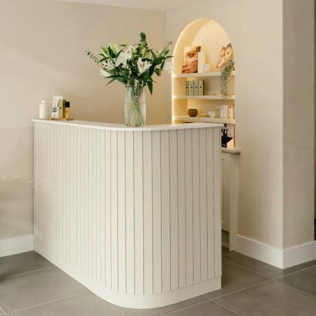 Elegante Empfangstheke für Kosmetikstudio mit LED 